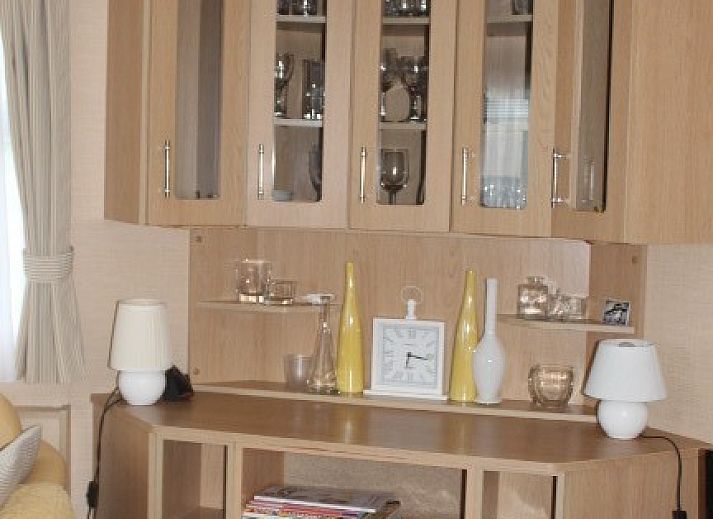 Veranda des schoenen stay Mobilheims in Westkapelle, Walcheren, Zeeland mit gemuetlicher Sitzecke.