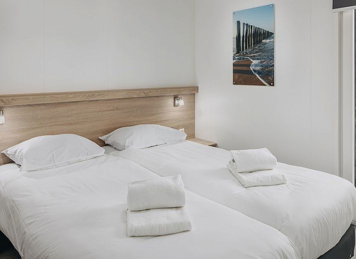 Stijlvolle woonkamer van Chalet Comfort 4 in Domburg, Walcheren, Zeeland met comfortabele zithoek.