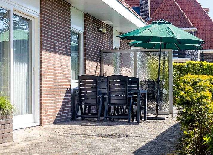 Moderne keuken in vakantiehuis ZE1034, Domburg, Walcheren, met stijlvolle apparatuur.