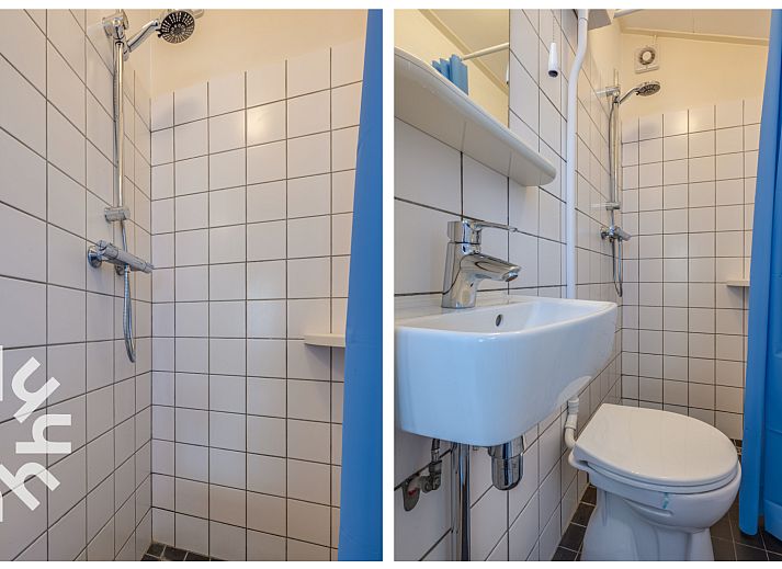 Modernes Badezimmer im Ferienhaus ZE050, Domburg, Walcheren, Zeeland.