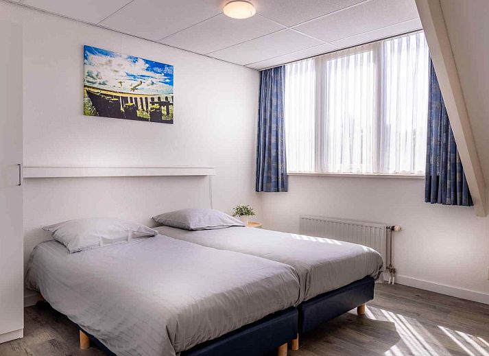 Moderne keuken in ZE014 vakantiehuis Domburg, Walcheren, compleet met apparatuur voor een comfortabel verblijf in Zeeland.