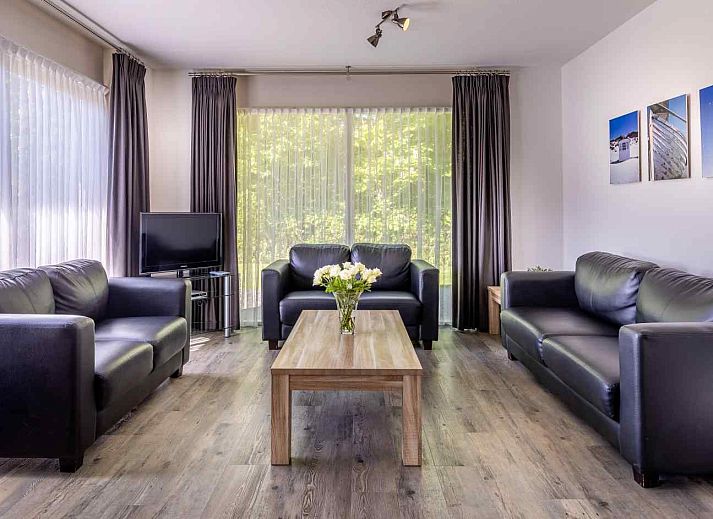 Moderne keuken in ZE014 vakantiehuis Domburg, Walcheren, compleet met apparatuur voor een comfortabel verblijf in Zeeland.