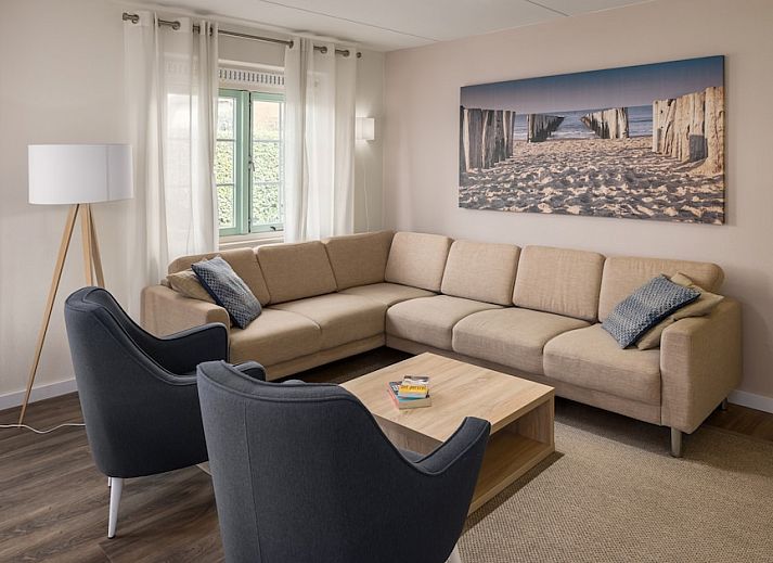 M8 Luxus-Bungalow in Domburg, Walcheren, Zeeland mit Reetdach und Sonnenterrasse fuer einen entspannten Urlaub.