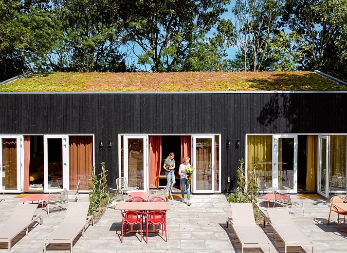 Terrace of vacation home ZE1297 in Domburg, Walcheren, with seating and green surroundings