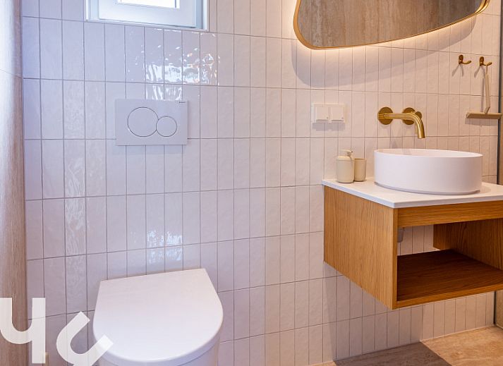 Gemuetlicher Gartenweg zum Ferienhaus ZE1408 in Domburg, Walcheren, Zeeland.