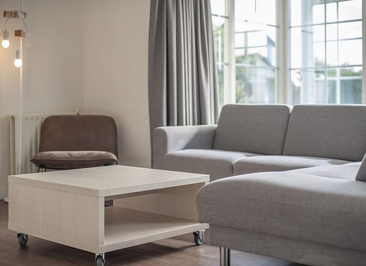 Entspannen Sie sich im Bungalow UL8 in Domburg, Walcheren, Zeeland mit einer sonnigen Terrasse und einer gruenen Umgebung fuer einen perfekten Urlaub.