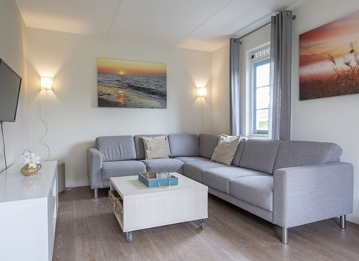 T6 Komfort-Ferienhaus in Domburg, Zeeland, mit Reetdach und grossem Garten. Geniessen Sie die ruhige Umgebung auf der Terrasse in Walcheren.