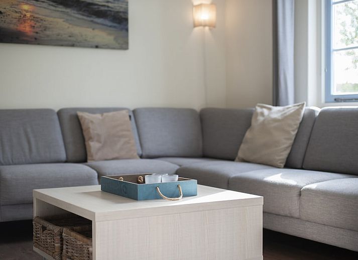 T6 Komfort-Ferienhaus in Domburg, Zeeland, mit Reetdach und grossem Garten. Geniessen Sie die ruhige Umgebung auf der Terrasse in Walcheren.