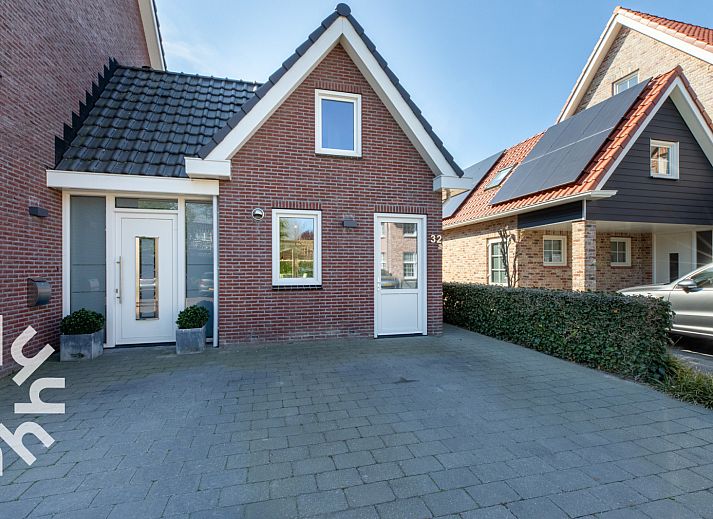 Moderne keuken in vakantiehuis ZE1489 in Domburg, Walcheren, voorzien van magnetron en eetruimte.