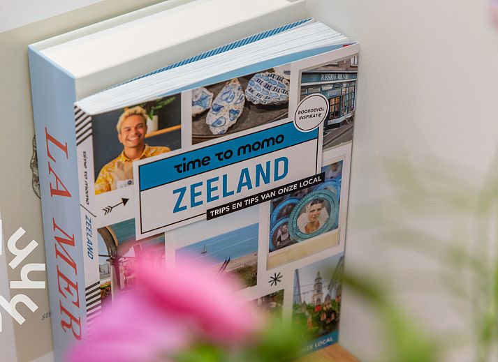 Geniet van de zonnige patio bij vakantiehuis ZE1443 in Domburg, Walcheren, Zeeland.