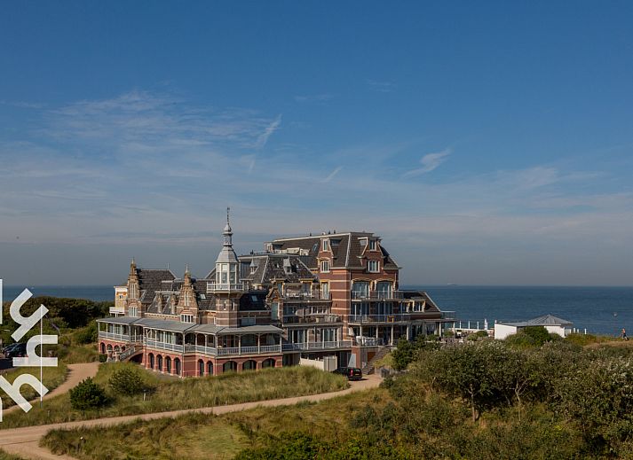 Geniet van de zonnige patio bij vakantiehuis ZE1443 in Domburg, Walcheren, Zeeland.
