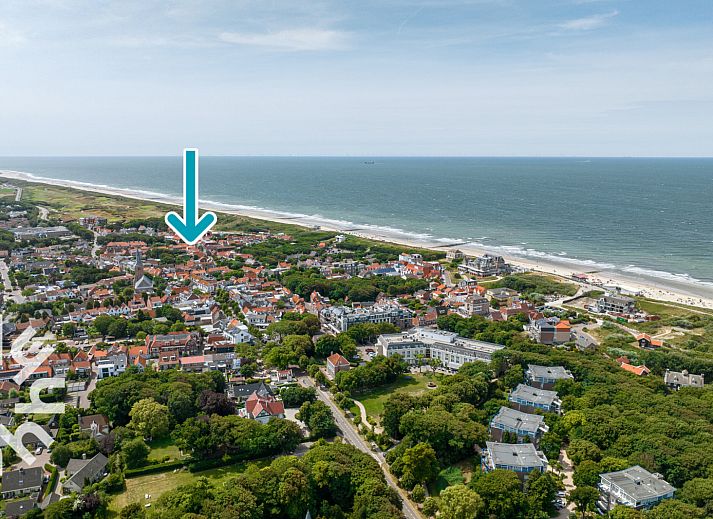 Zonovergoten strand in de buurt van vakantiehuis ZE1443 in Domburg, Walcheren, Zeeland.