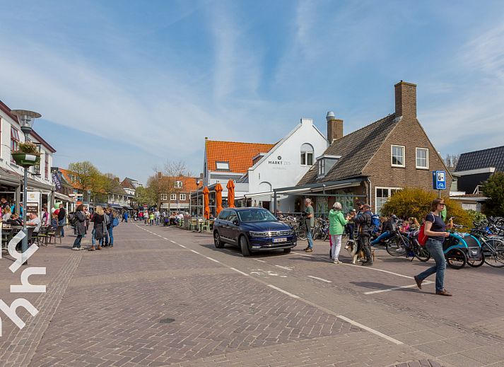 Zonovergoten strand in de buurt van vakantiehuis ZE1443 in Domburg, Walcheren, Zeeland.