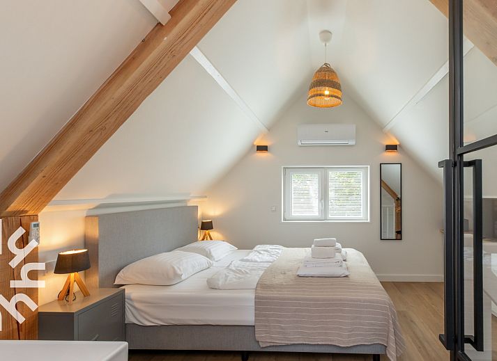 Zonovergoten strand in de buurt van vakantiehuis ZE1443 in Domburg, Walcheren, Zeeland.