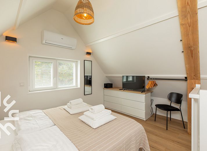 Levendige straat in Domburg, nabij vakantiehuis ZE1443 op Walcheren, Zeeland.