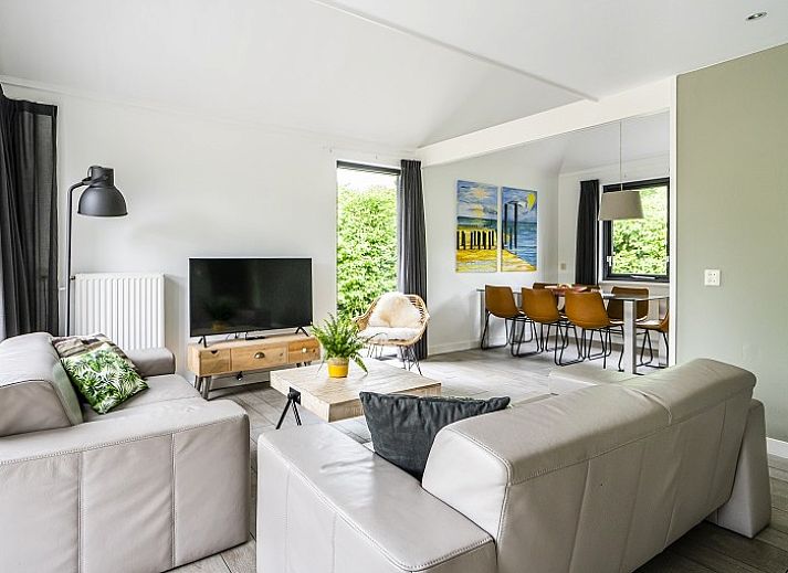 Westduin 4 vakantiehuis in Vlissingen, met ruime veranda en moderne architectuur, Walcheren, Zeeland.