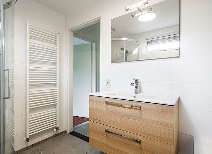 Gezellige woonkamer van Westduin 4 vakantiehuis in Vlissingen, met comfortabele zithoek, Walcheren, Zeeland.