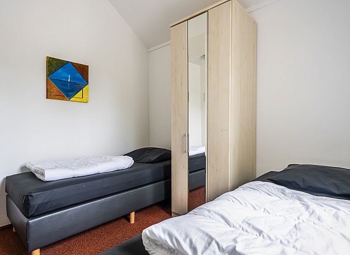 Gezellige woonkamer van Westduin 4 vakantiehuis in Vlissingen, met comfortabele zithoek, Walcheren, Zeeland.