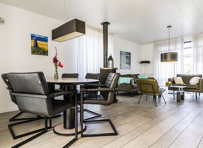 Luftaufnahme des Ferienhauses Westduin 24 in Vlissingen, umgeben von Natur, Walcheren, Zeeland.