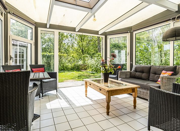 Luftaufnahme des Ferienhauses Westduin 24 in Vlissingen, umgeben von Natur, Walcheren, Zeeland.