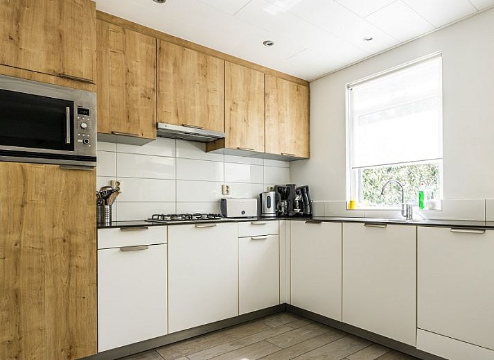 Luftaufnahme des Ferienhauses Westduin 24 in Vlissingen, umgeben von Natur, Walcheren, Zeeland.