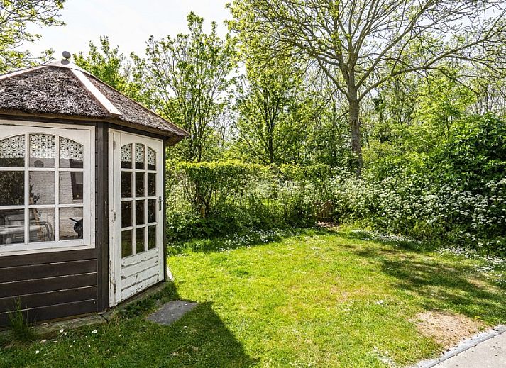 Modernes Esszimmer im Ferienhaus Westduin 24, Vlissingen, Walcheren, Zeeland.