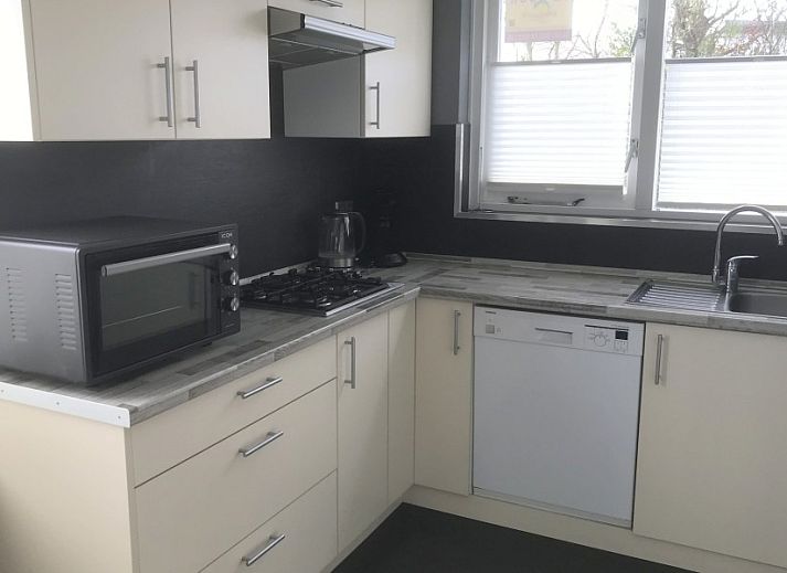 Luchtfoto van Westduin 40 vakantiehuis in Vlissingen, Walcheren, Zeeland met uitzicht op strand en natuur.