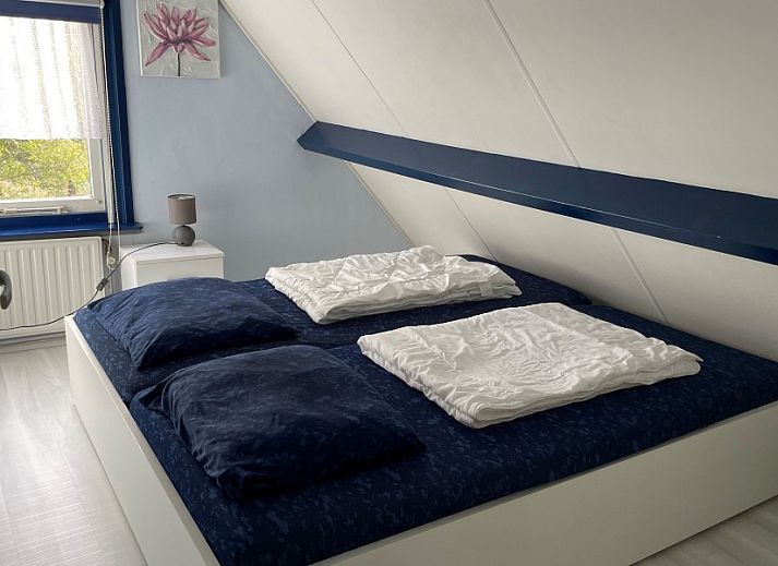 Eetkamer en keuken van Westduin 40 vakantiehuis in Vlissingen, Walcheren met moderne inrichting.