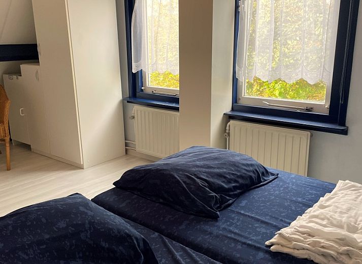 Eetkamer en keuken van Westduin 40 vakantiehuis in Vlissingen, Walcheren met moderne inrichting.