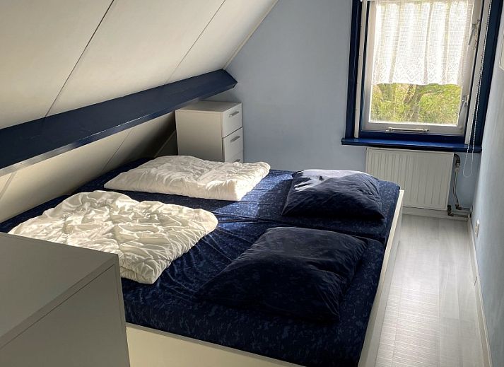 Eetkamer en keuken van Westduin 40 vakantiehuis in Vlissingen, Walcheren met moderne inrichting.