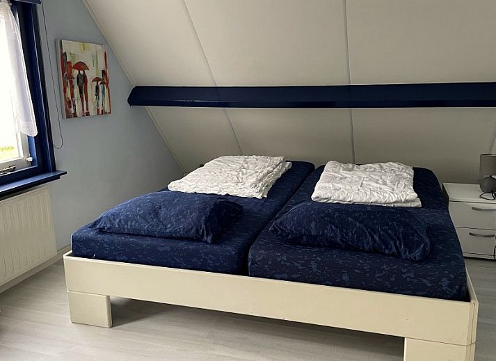 Eetkamer en keuken van Westduin 40 vakantiehuis in Vlissingen, Walcheren met moderne inrichting.