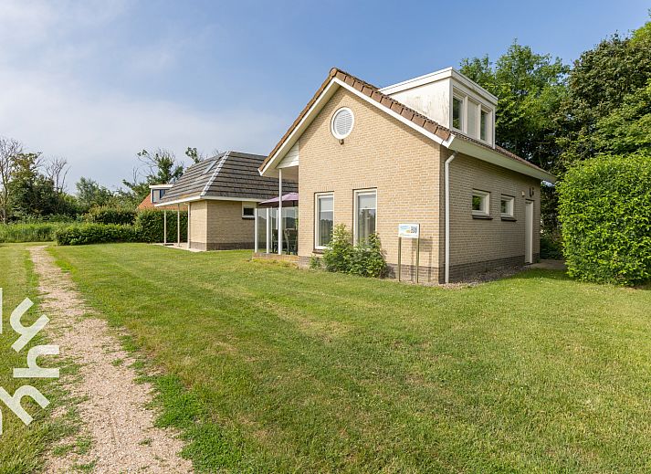 Vakantiehuis ZE379 in Vlissingen, Walcheren, met zonnig terras en groene omgeving.