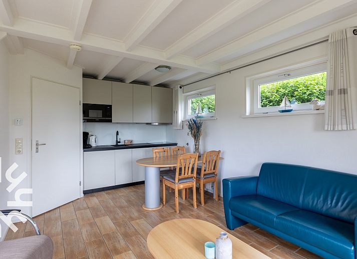 Gezellig terras met parasol bij vakantiehuis ZE379 in Vlissingen, Walcheren.