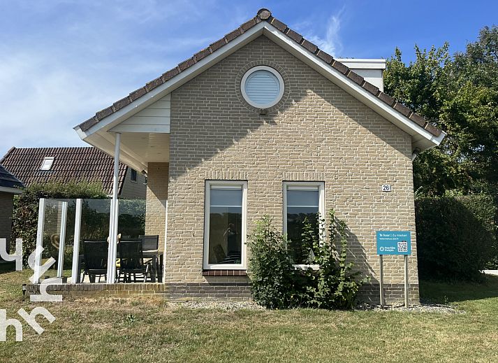 Gezellig terras met parasol bij vakantiehuis ZE379 in Vlissingen, Walcheren.