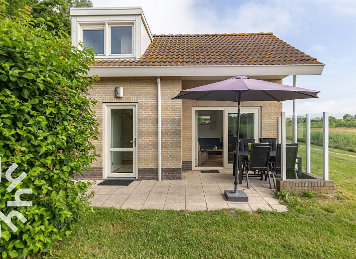 Moderne badkamer in vakantiehuis ZE379, Vlissingen, Walcheren, Zeeland.