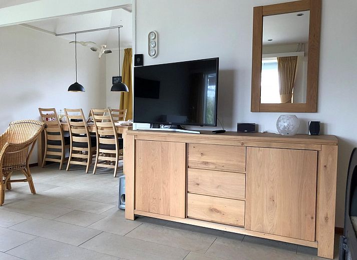 Sonnige Terrasse am Ferienhaus VZ1123 in Vlissingen, Walcheren, Zeeland mit bequemen Sitzgelegenheiten.