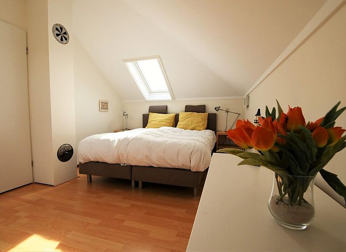 Sonnige Terrasse am Ferienhaus VZ1123 in Vlissingen, Walcheren, Zeeland mit bequemen Sitzgelegenheiten.