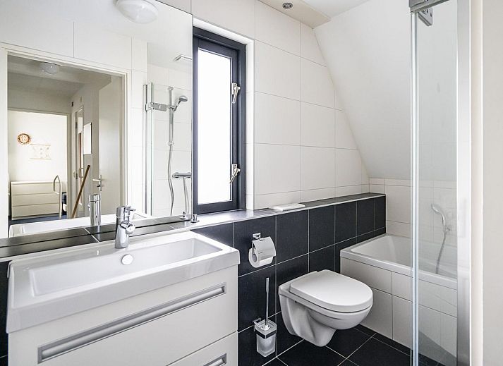 Geraeumige Terrasse in VZ969 Freistehendes Ferienhaus in Vlissingen, Walcheren, umgeben von viel Gruen.