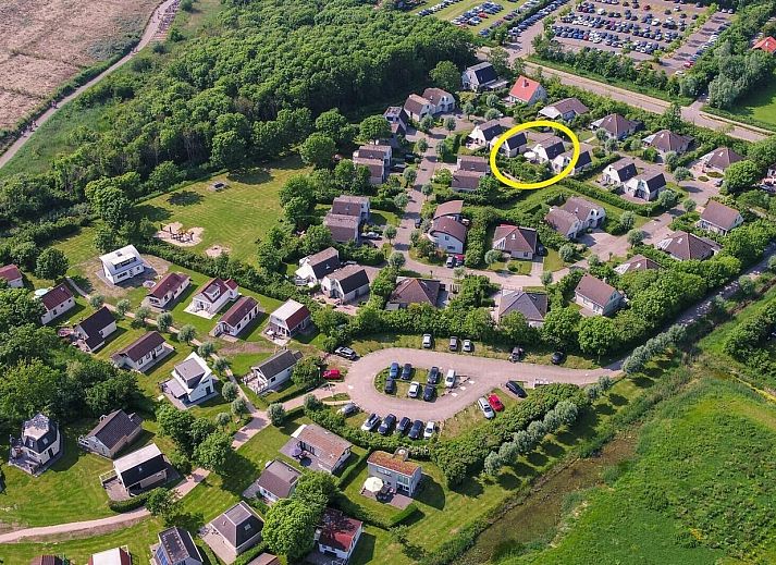Gemuetliches Wohnzimmer in VZ969 Freistehendes Ferienhaus in Vlissingen, Walcheren, mit bequemen Sofas.