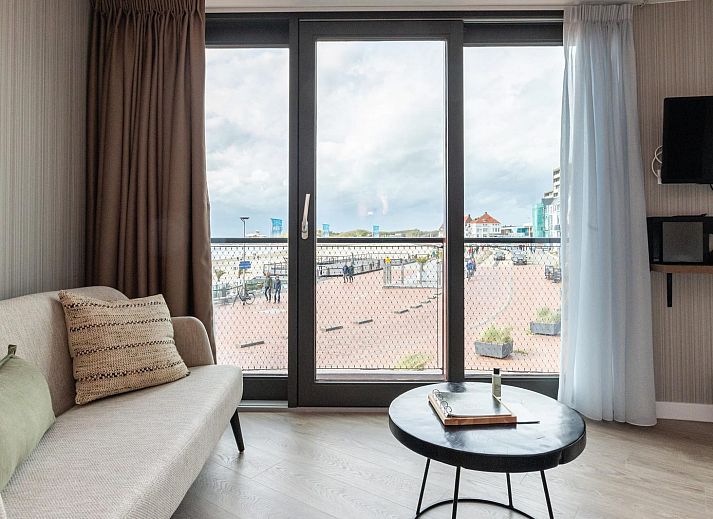 Blick auf den Strand von der VZ915 Deluxe Ocean Suite in Vlissingen, Walcheren, Zeeland.