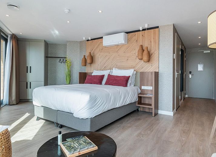 Blick auf den Strand von der VZ915 Deluxe Ocean Suite in Vlissingen, Walcheren, Zeeland.