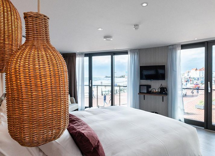 Komfortabler Sitzbereich in der VZ915 Deluxe Ocean Suite in Vlissingen, Zeeland.