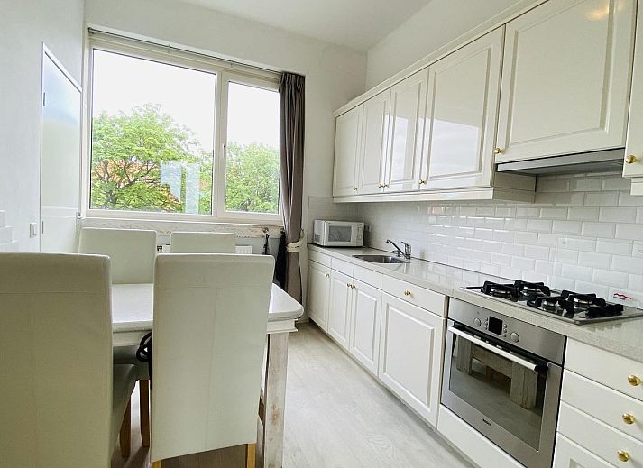 Buitenkant van VZ733 Studio Vlissingen, vakantieverblijf in Walcheren, Zeeland, met comfortabele zitplaatsen.