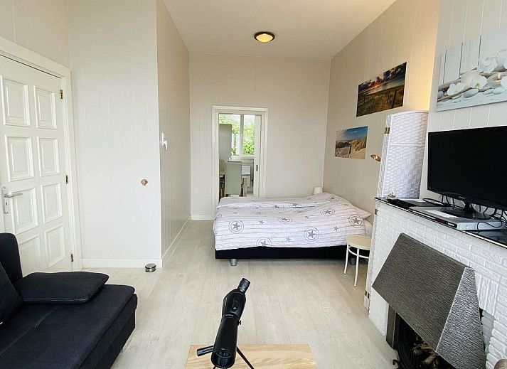 Buitenkant van VZ733 Studio Vlissingen, vakantieverblijf in Walcheren, Zeeland, met comfortabele zitplaatsen.