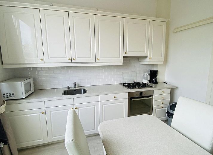 Buitenkant van VZ733 Studio Vlissingen, vakantieverblijf in Walcheren, Zeeland, met comfortabele zitplaatsen.