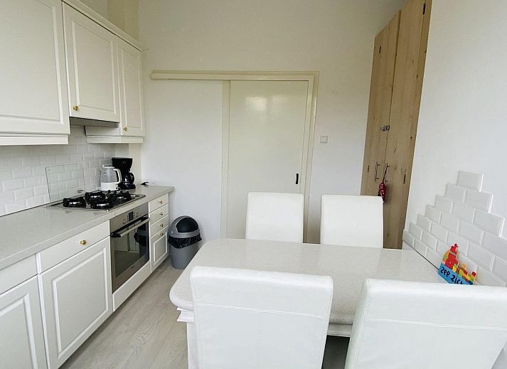 Buitenkant van VZ733 Studio Vlissingen, vakantieverblijf in Walcheren, Zeeland, met comfortabele zitplaatsen.