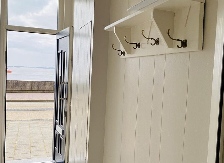 Gezellige woonkamer van VZ733 Studio Vlissingen, vakantiewoning in Vlissingen, met uitzicht op de zee.