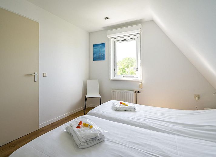 Aussenbereich des VZ1143 Ferienhauses in Vlissingen mit Gartenmoebeln in Zeeland.