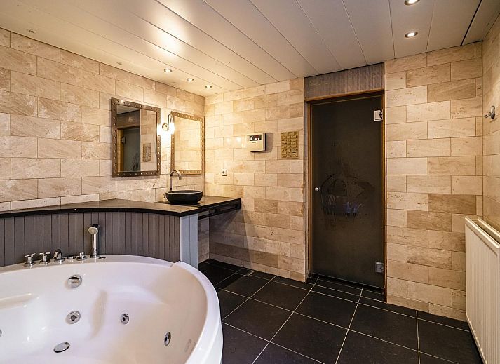 VZ908 Luxurioese Ferienvilla in Vlissingen mit moderner Architektur und Garten in Walcheren, Zeeland.