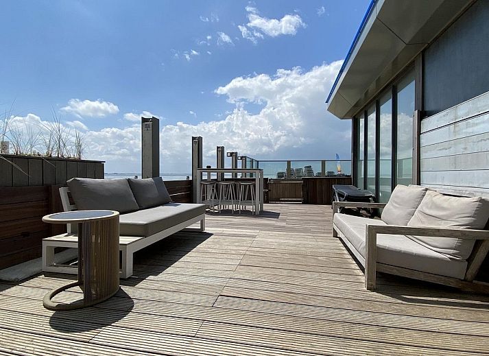 Ruim terras bij VZ675 Strandwoning Vlissingen 4p in Vlissingen, Walcheren, Zeeland met moderne zitgelegenheid.